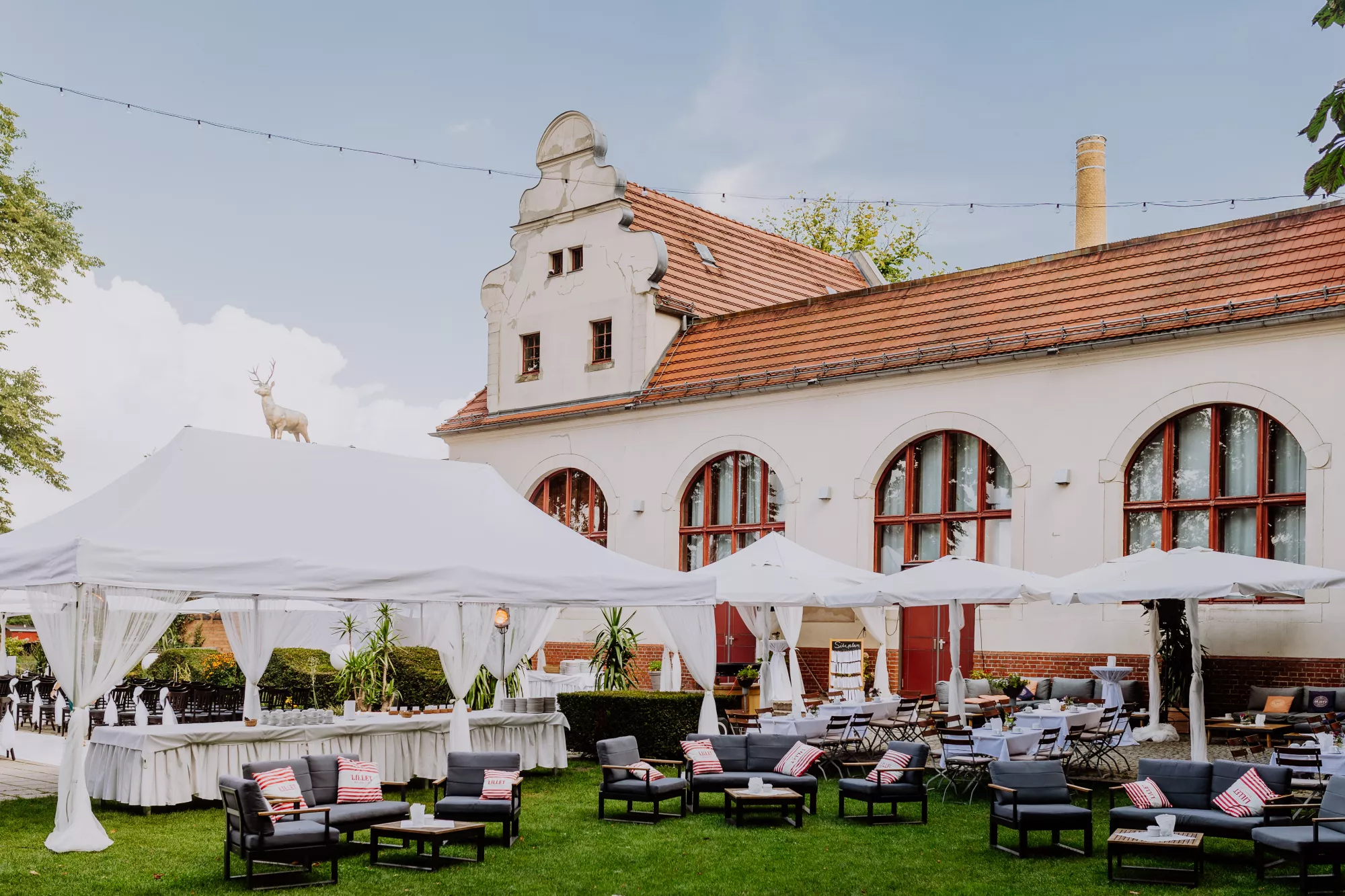 freiheit fünfzehn mit garten bestuhlung für hochzeit