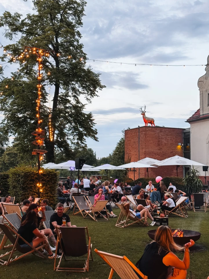 abendstimmung im biergarten